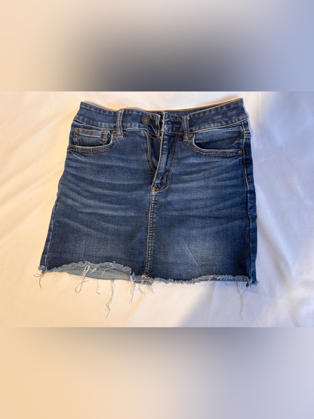 American Eagle Hi-Rise Mini Denim Skirt Size 2 Raw Hem Stretch